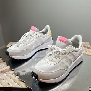 Women’s Adidas Run 70s K